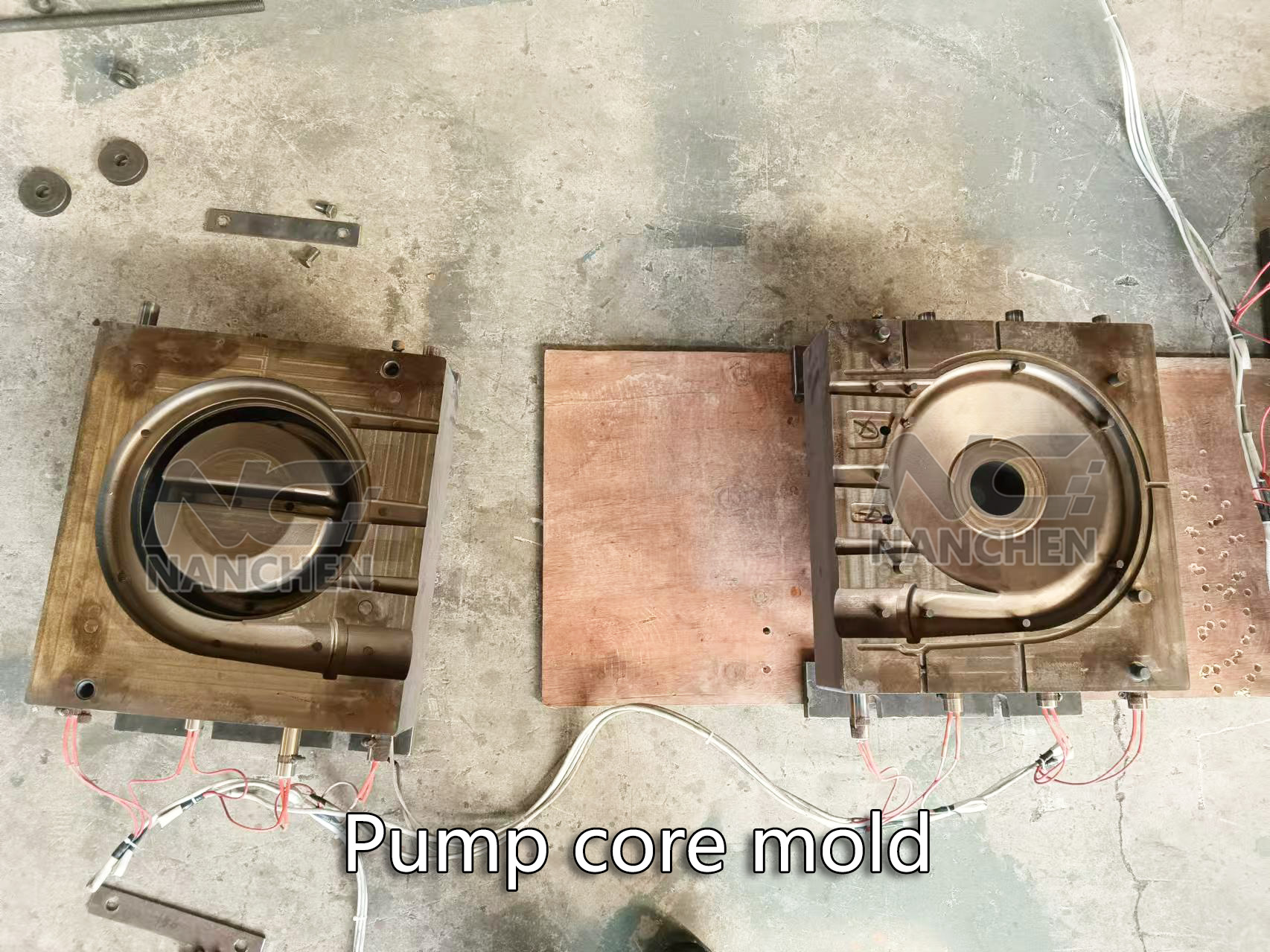 Hot core box mold